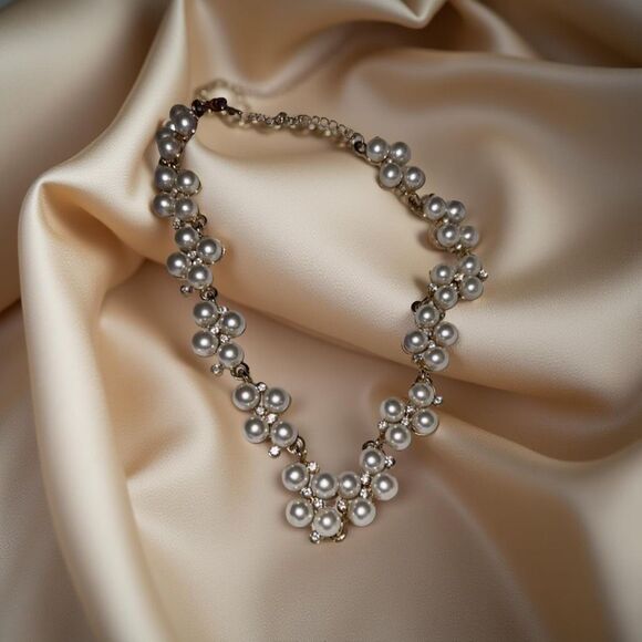 Vintage Faux Pearl Cluster Diamond Costume Necklace B13 - Picture 1 of 4
